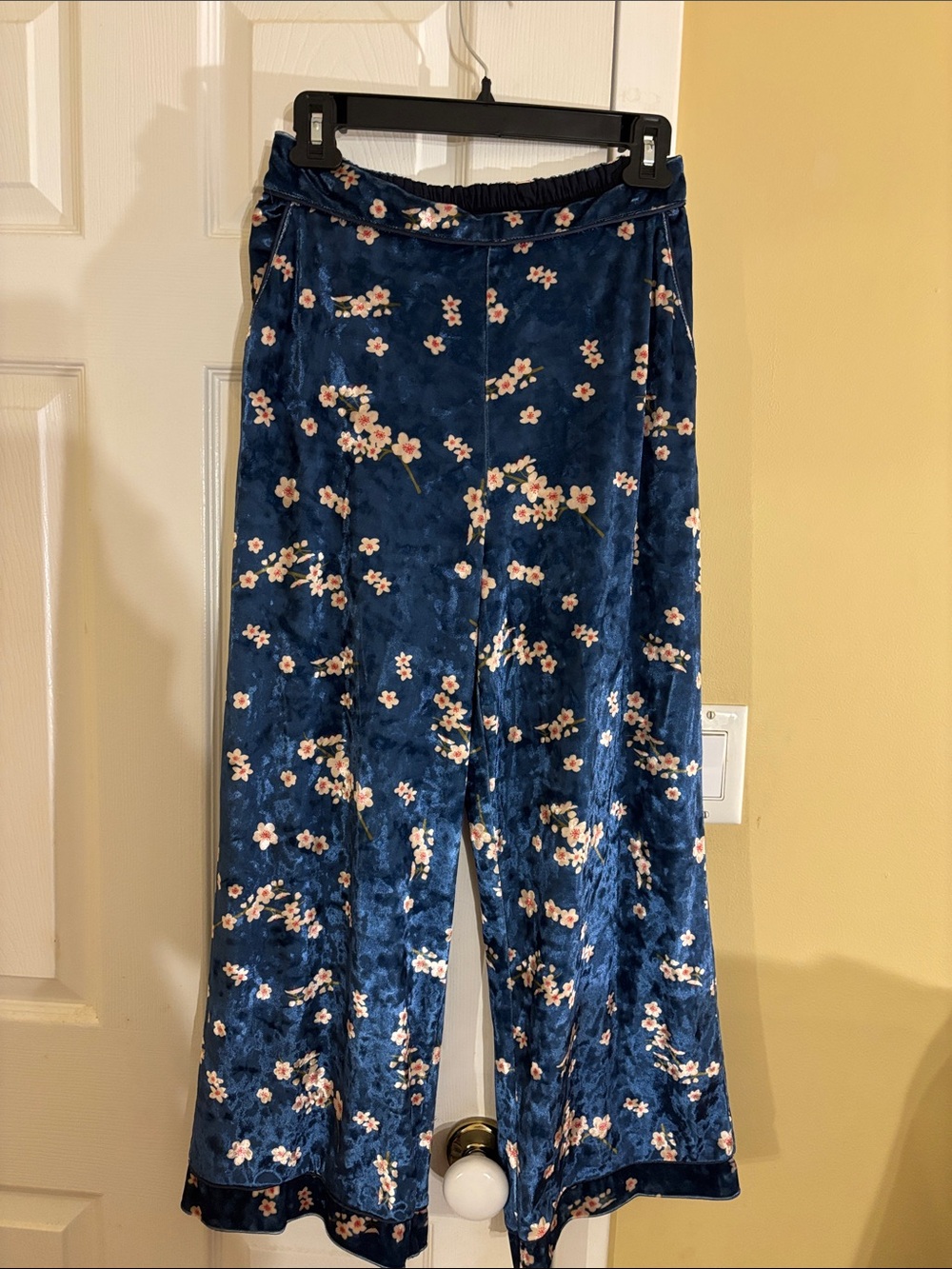 Merci Women’s Floral Velvet Navy Leggings